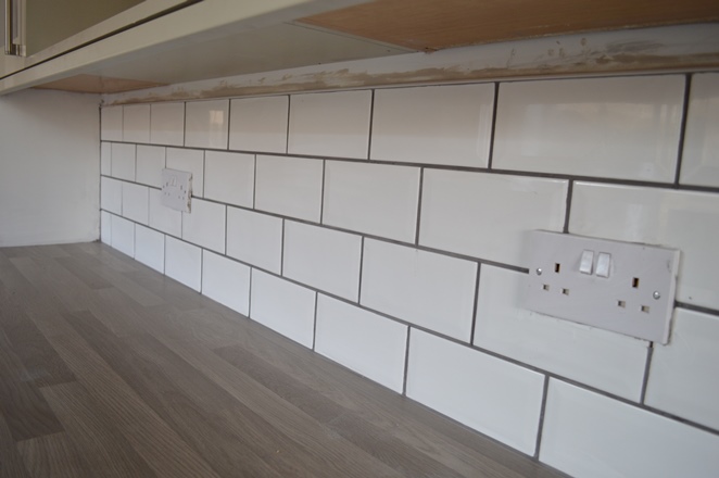 Diy Kitchen Tiles Knives, White Floor Tiles With Grey Grout Kitchen