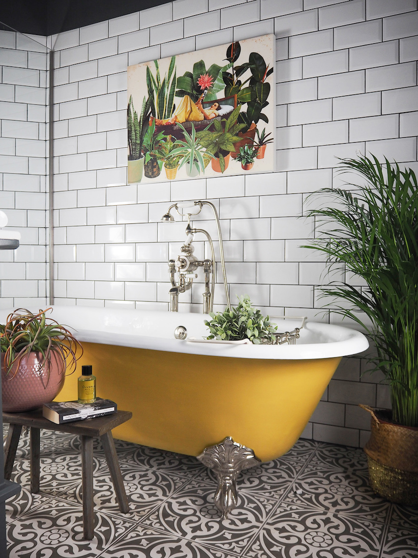 Colourful bathroom ideas - yellow bath
